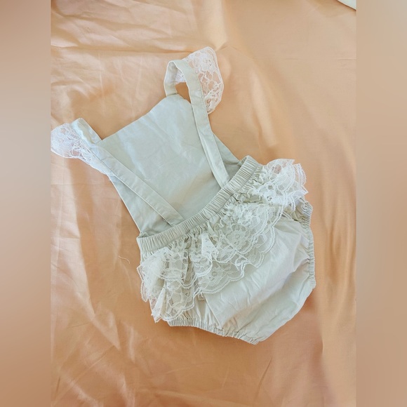 Lace romper - Picture 2 of 2